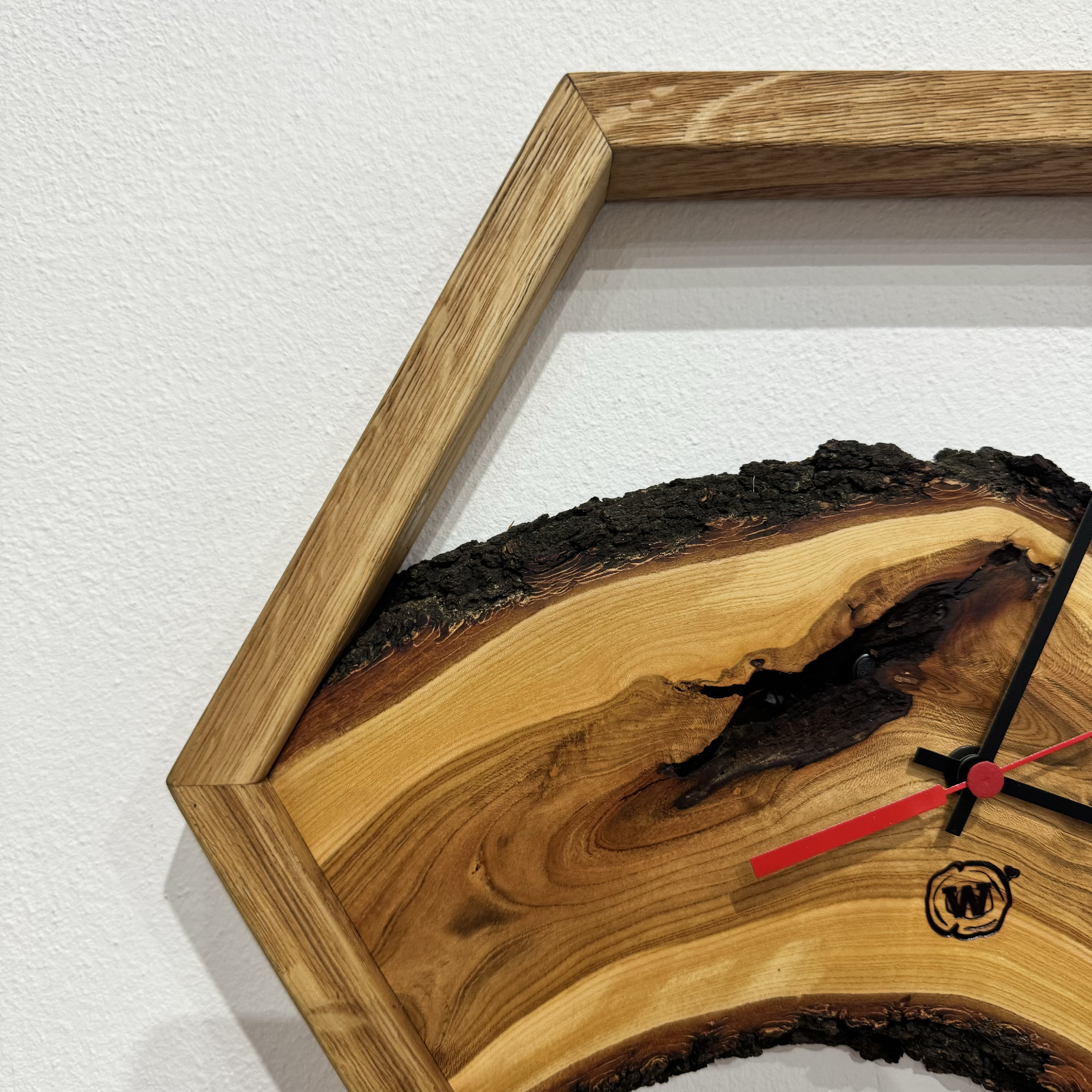 Dřevěné hodiny Russel